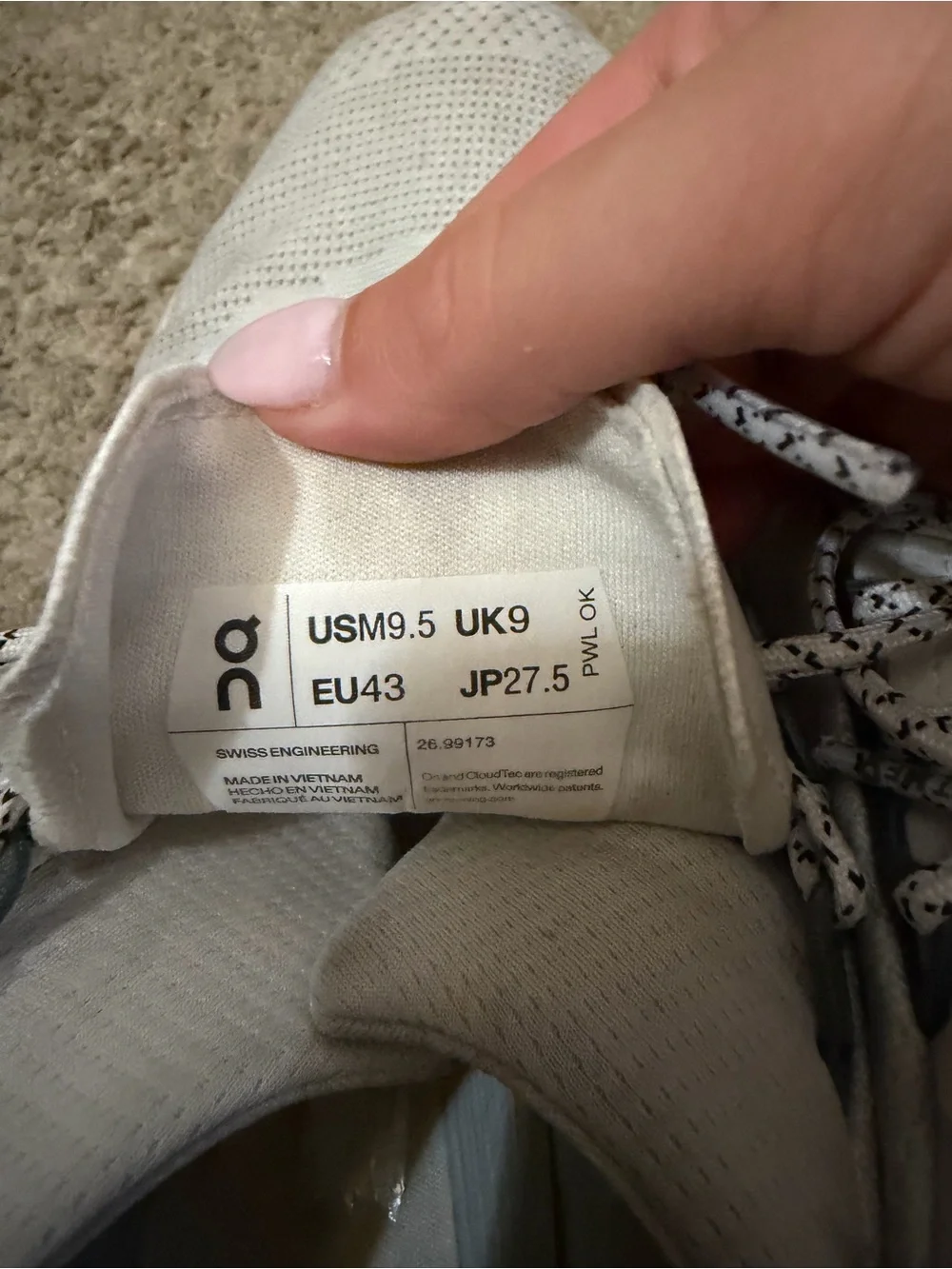 On CloudNovas Men’s sneakers